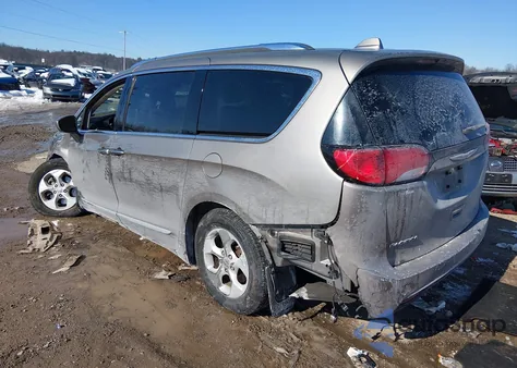 2017 Chrysler Pacifica Touring-L Plus z USA, uszkodzony, nr VIN 2C4RC1EG7HR839414